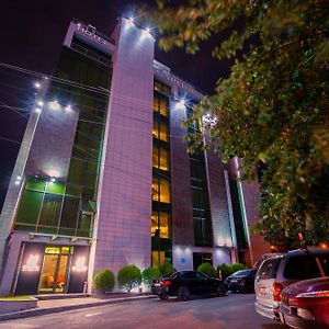 Capitol Hotel By Umbrella